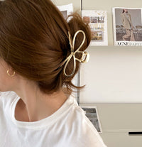 Oversized Pearl Wave Grip Headwear