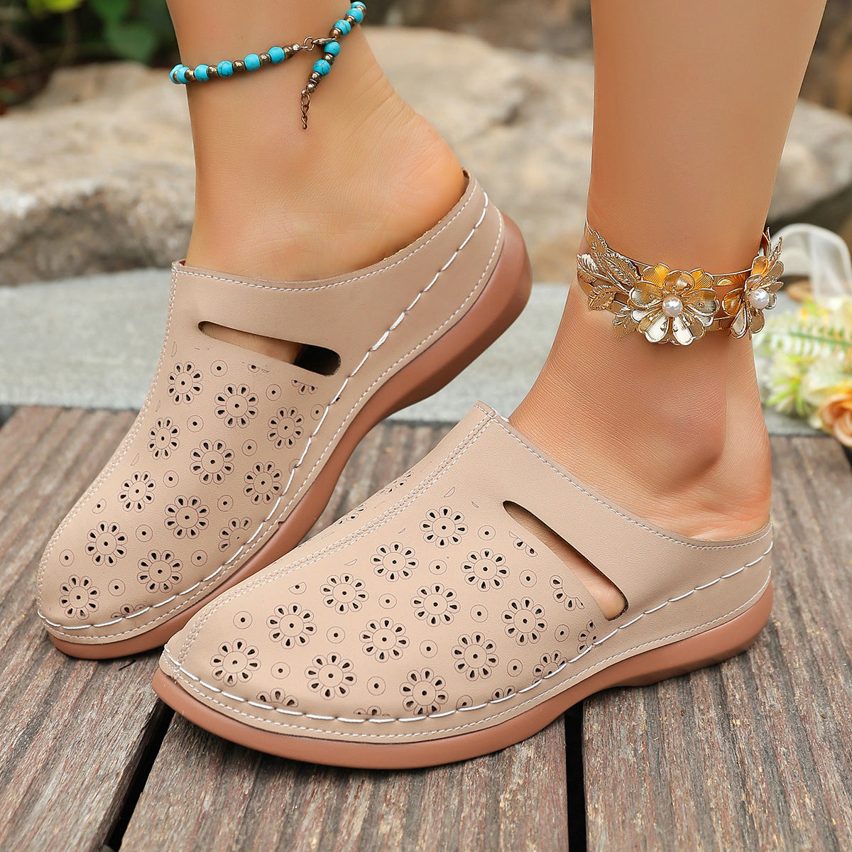 Hollow-out Vintage Thick-soled Slippers